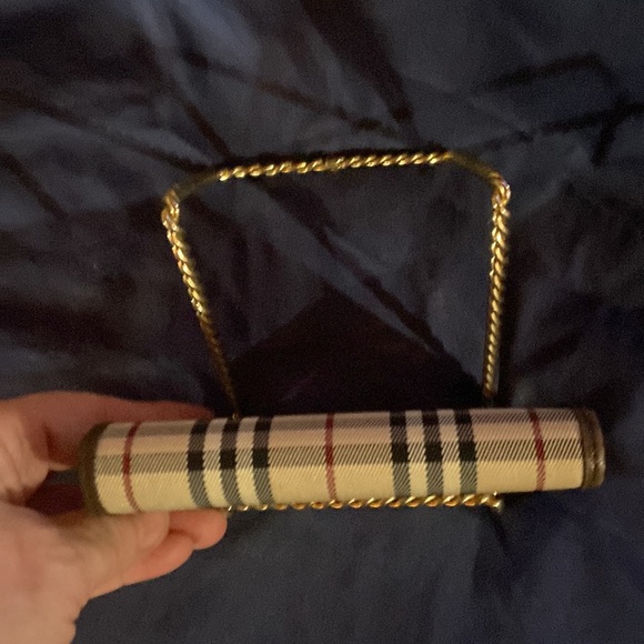 ** SALE. **
Burberry EUC KissLock Wallet COA,Dust bag,care card - Picture 13 of 16